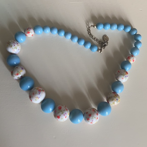 Clairs Retro Necklace - Picture 3 of 3